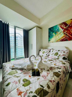 LOVELY CHIC STUDIO UNIT with wifi & pool in AZURE PARANAQUE